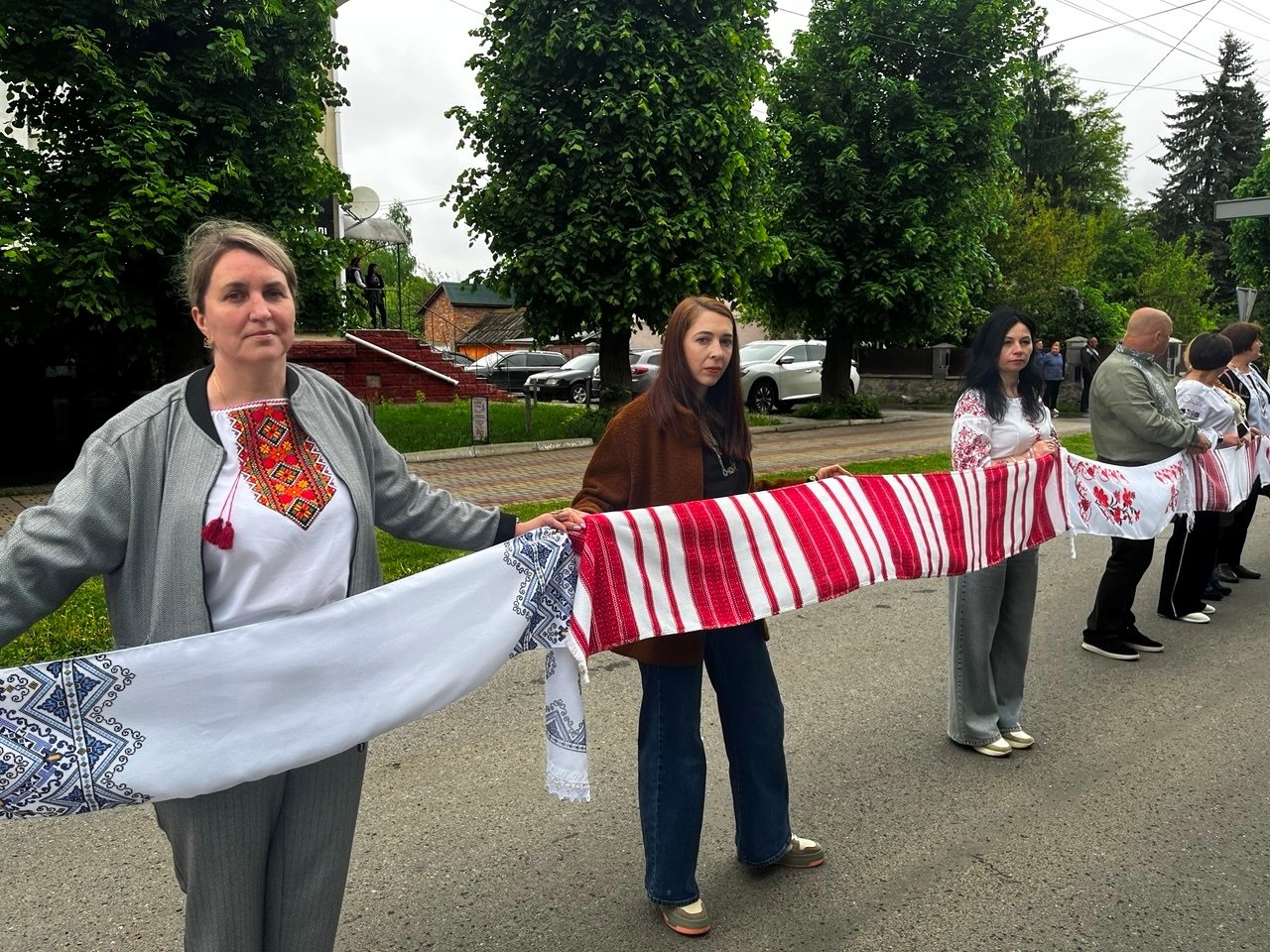 «Вишивана дорога» єдності: як Старокостянтинів відзначив День вишиванки