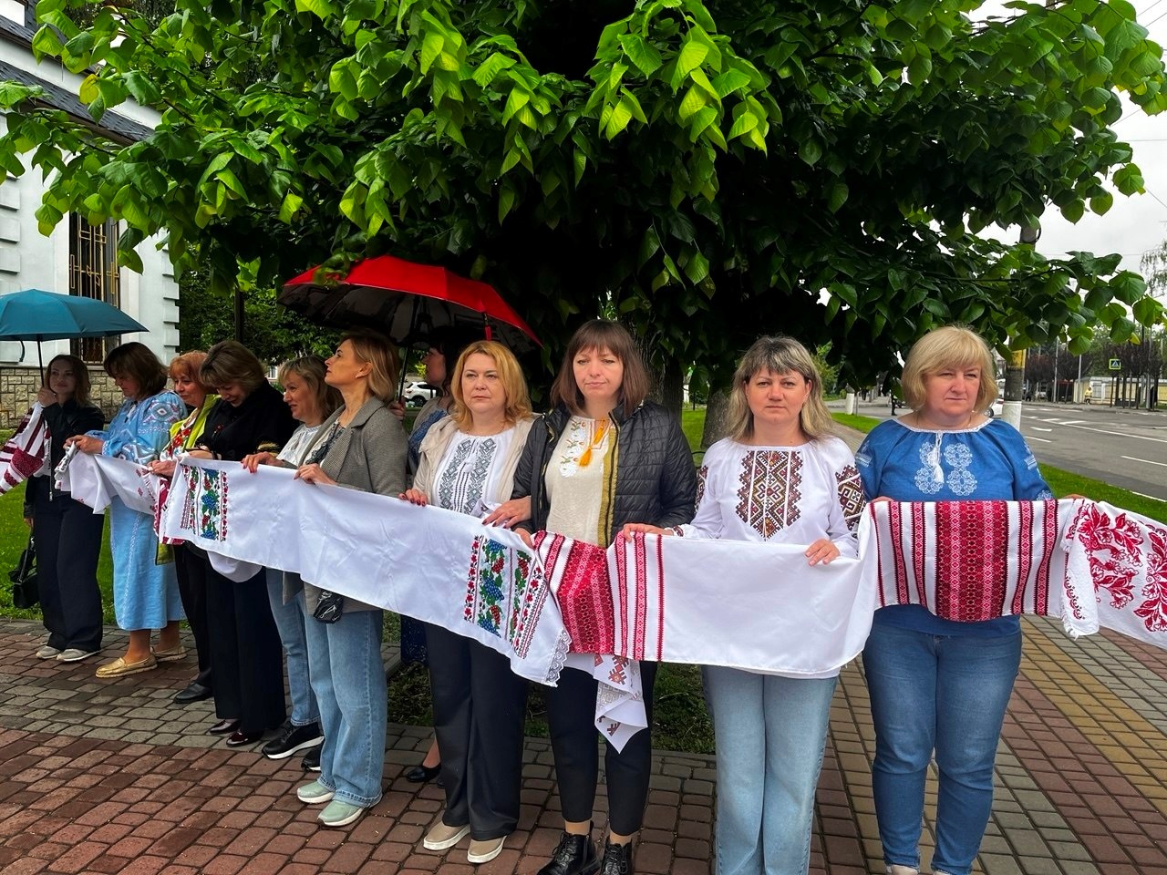 «Вишивана дорога» єдності: як Старокостянтинів відзначив День вишиванки