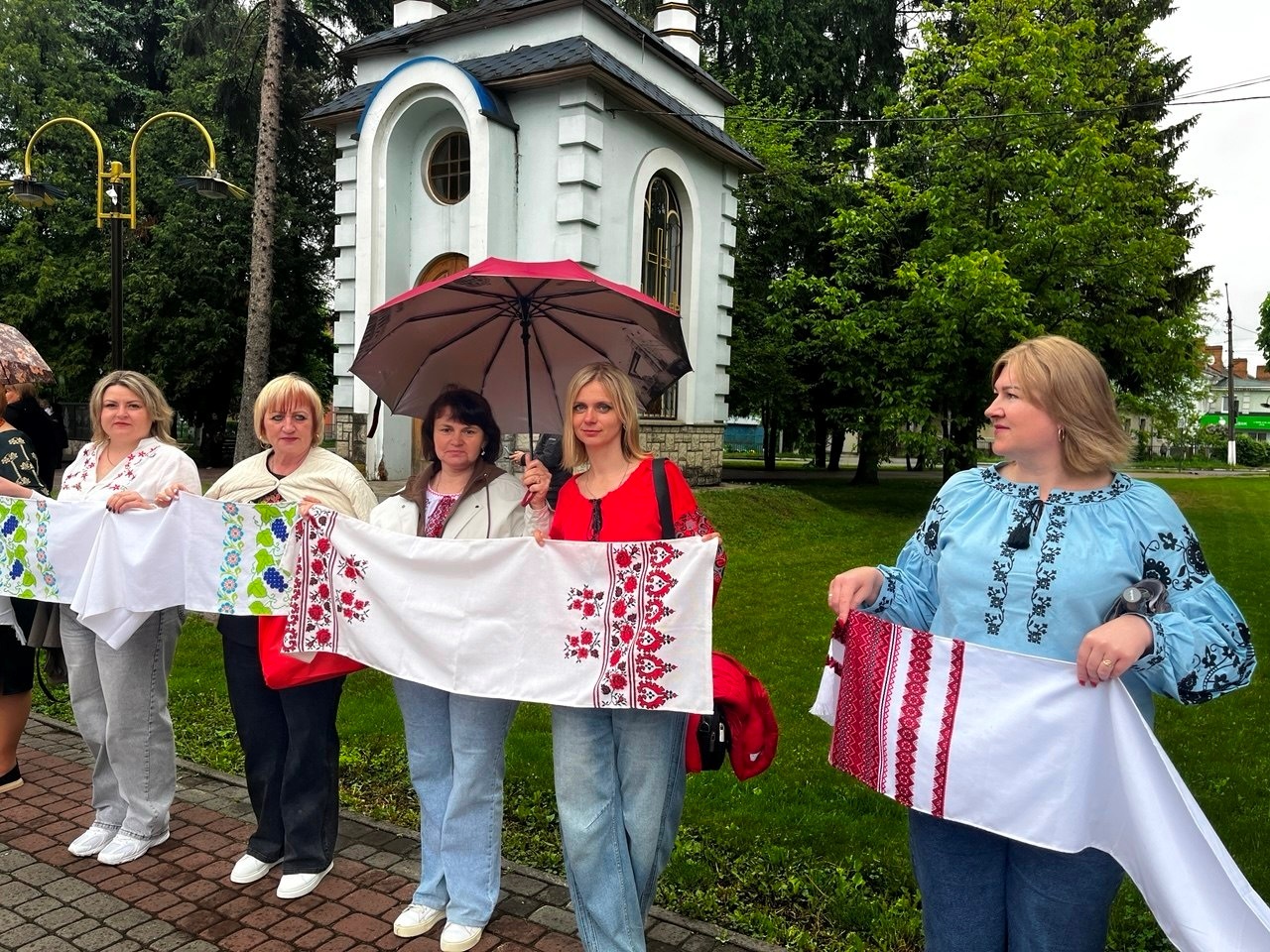 «Вишивана дорога» єдності: як Старокостянтинів відзначив День вишиванки