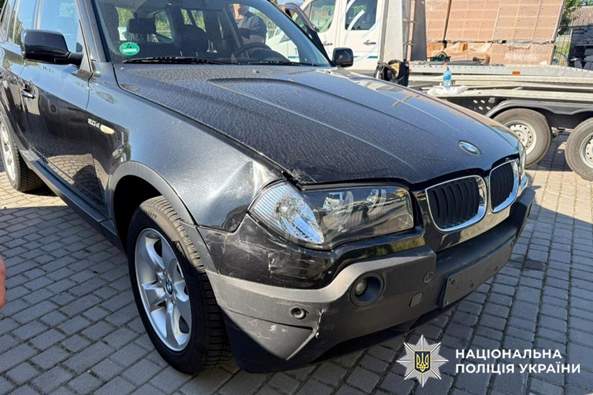 У Старокостянтинові 18-річний молодик викрав зі стоянки два авто: катався до ранку