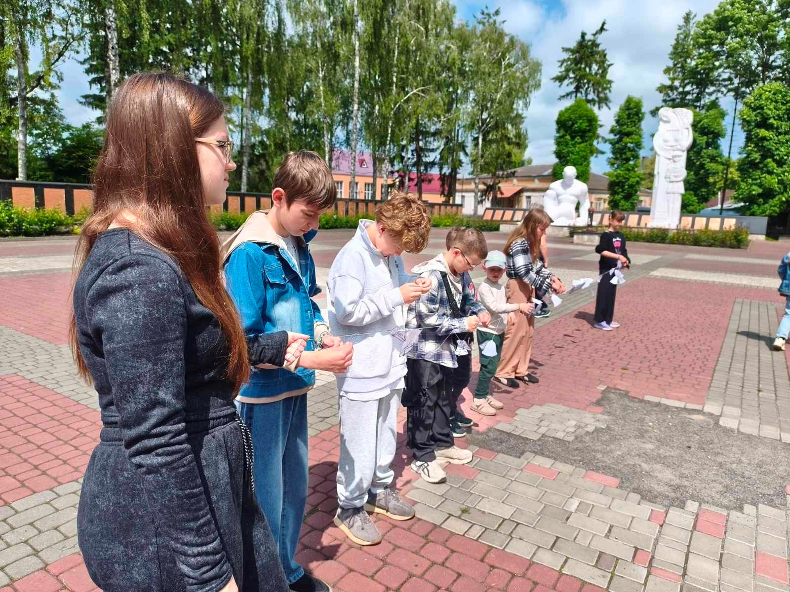 У Старокостянтинівській громаді вшанували пам’ять дітей, чиє життя забрала війна