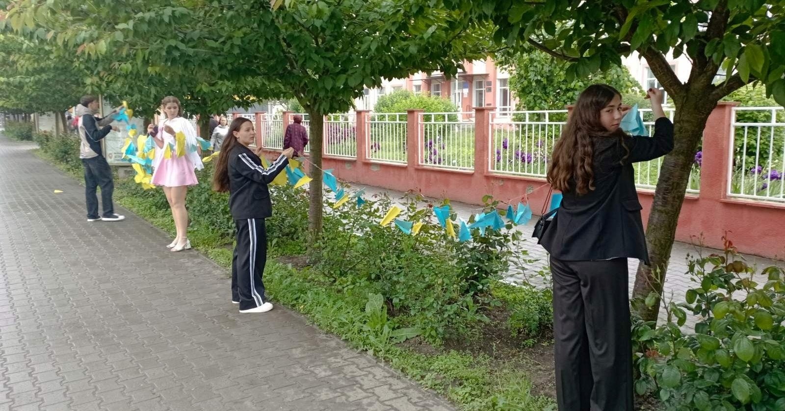 У Старокостянтинівській громаді вшанували пам’ять дітей, чиє життя забрала війна
