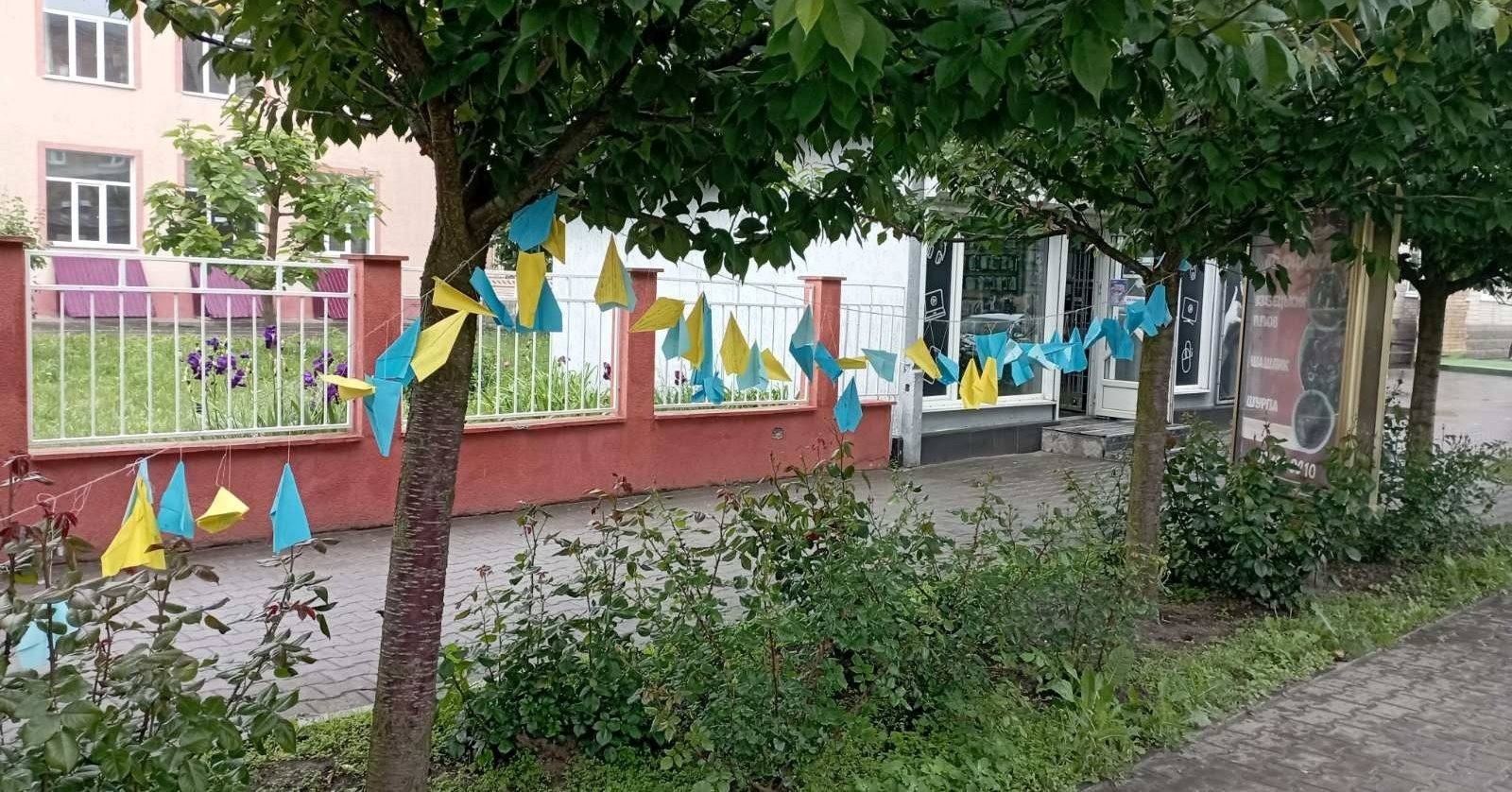 У Старокостянтинівській громаді вшанували пам’ять дітей, чиє життя забрала війна