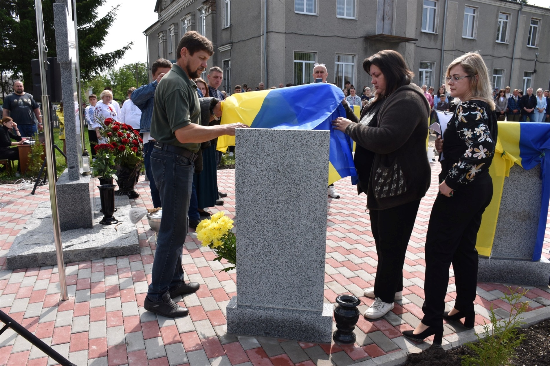 Пам’ять про тих, хто не повернувся: у Григорівці відкрили Алею Героїв