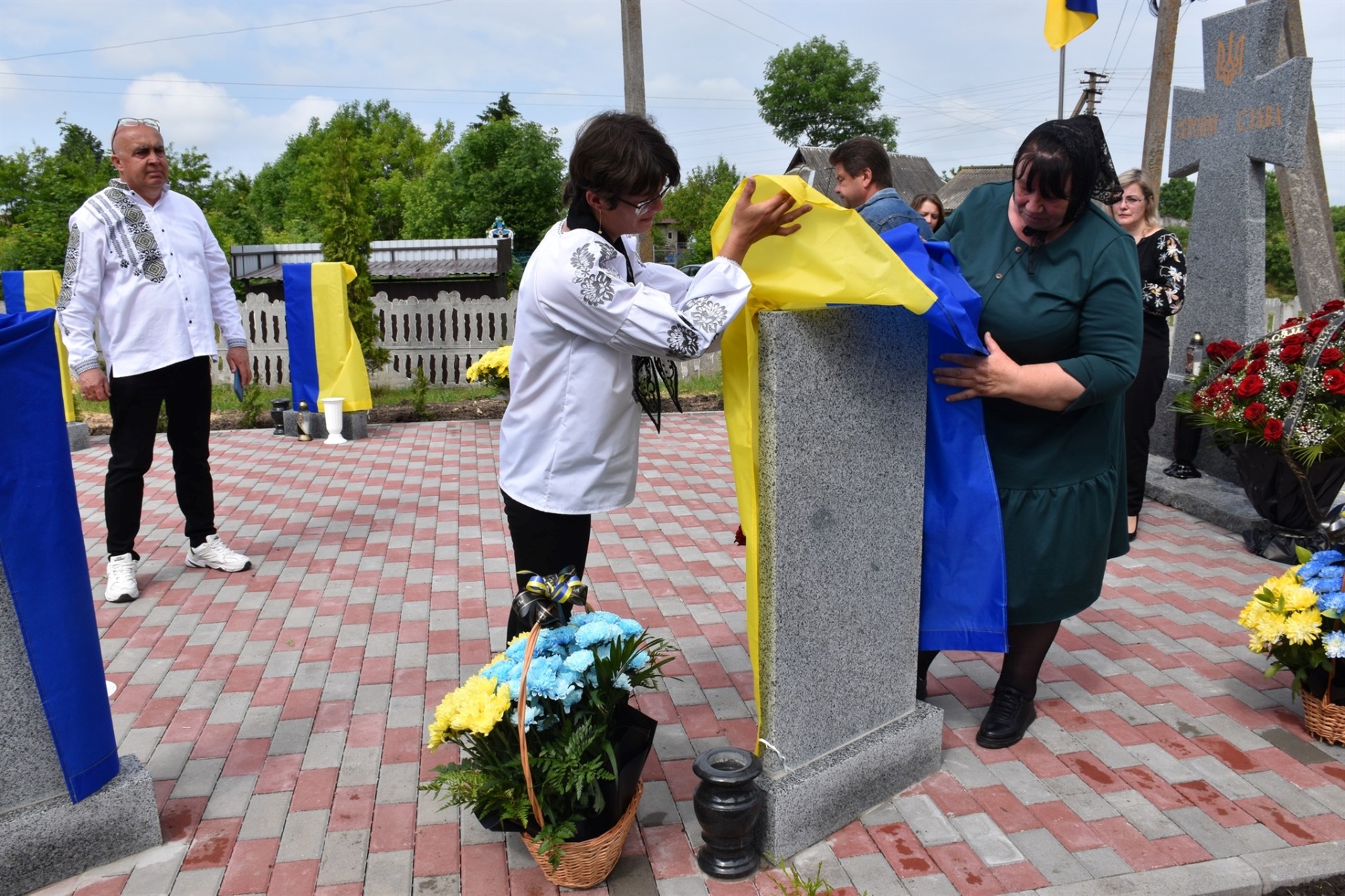 Пам’ять про тих, хто не повернувся: у Григорівці відкрили Алею Героїв