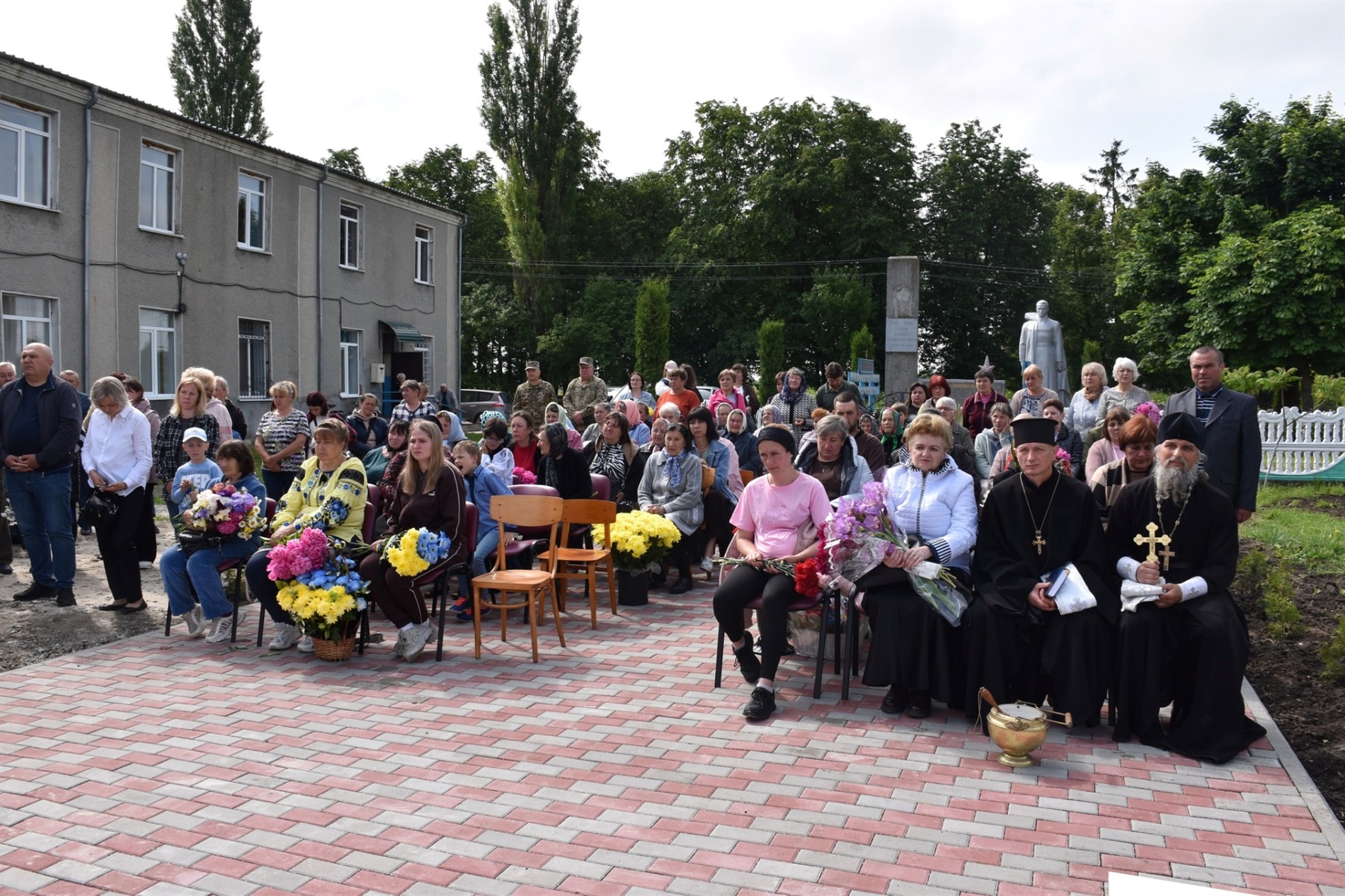 Пам’ять про тих, хто не повернувся: у Григорівці відкрили Алею Героїв