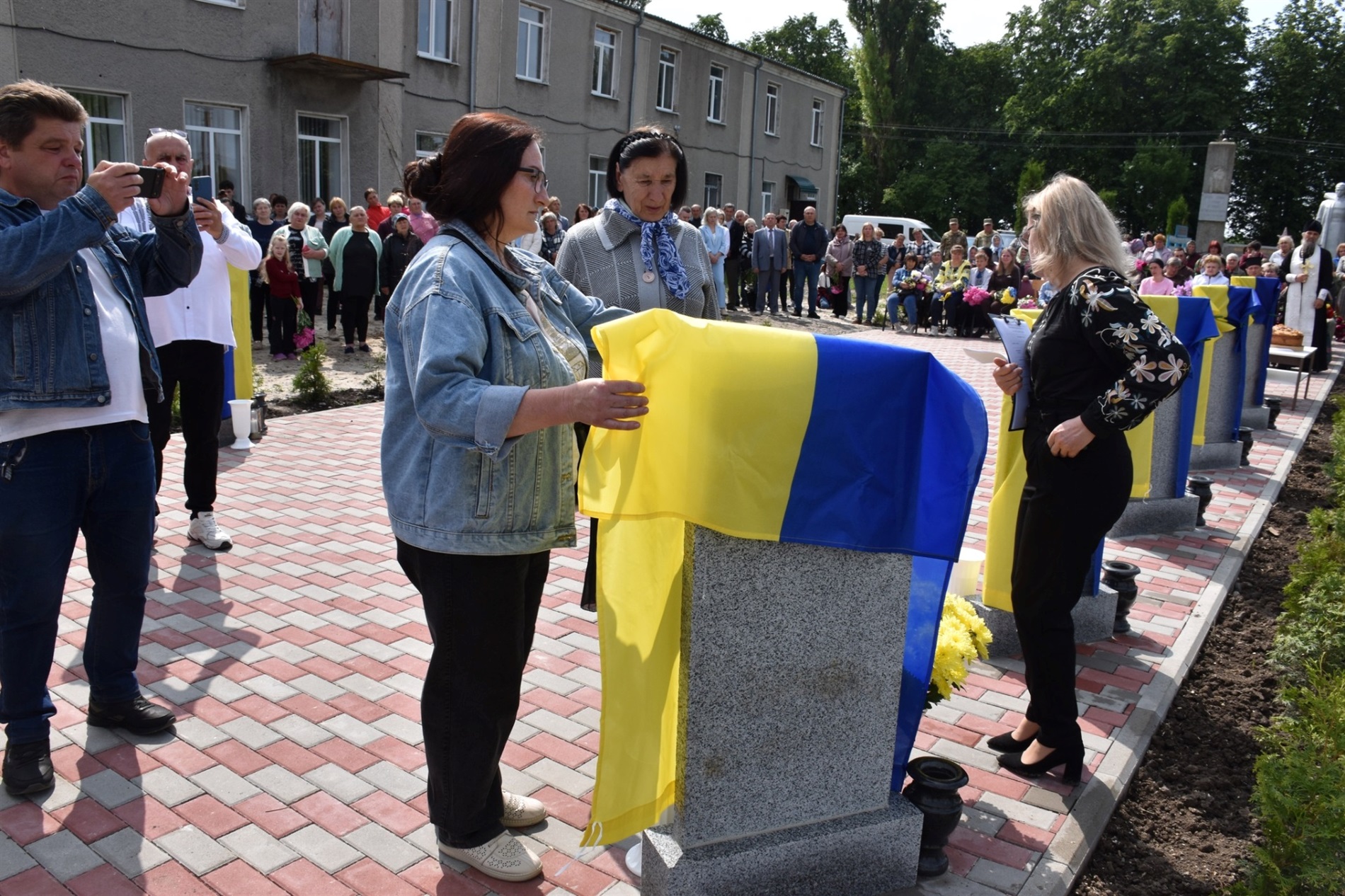 Пам’ять про тих, хто не повернувся: у Григорівці відкрили Алею Героїв