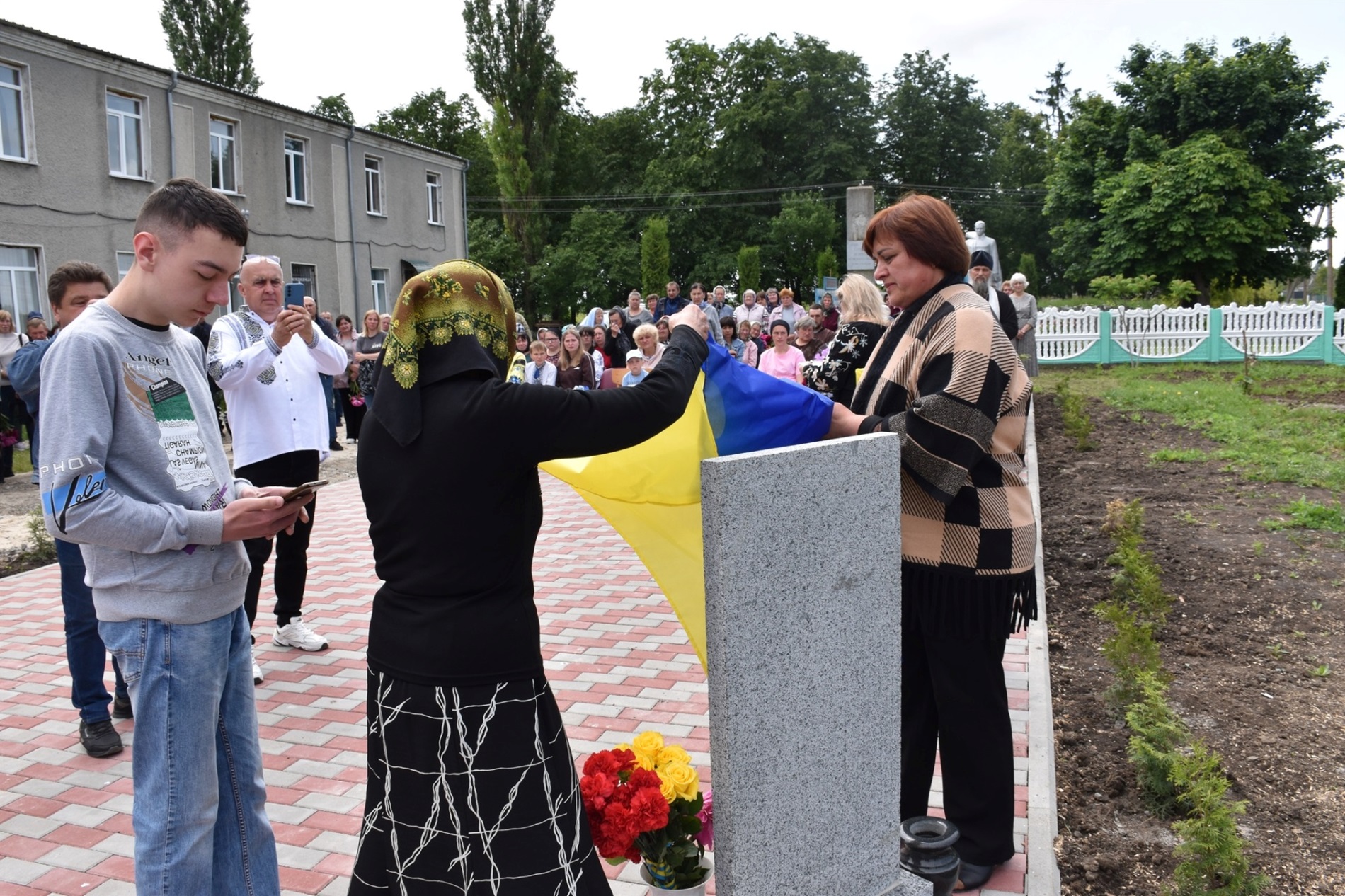 Пам’ять про тих, хто не повернувся: у Григорівці відкрили Алею Героїв