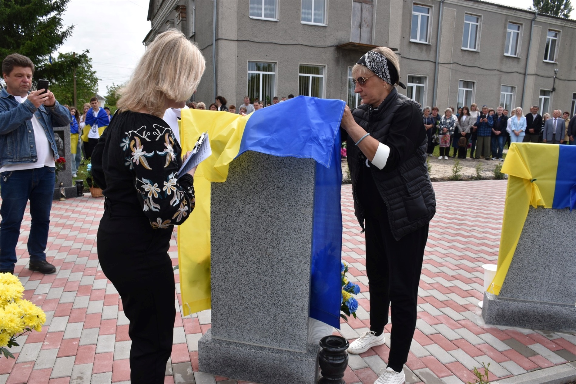 Пам’ять про тих, хто не повернувся: у Григорівці відкрили Алею Героїв
