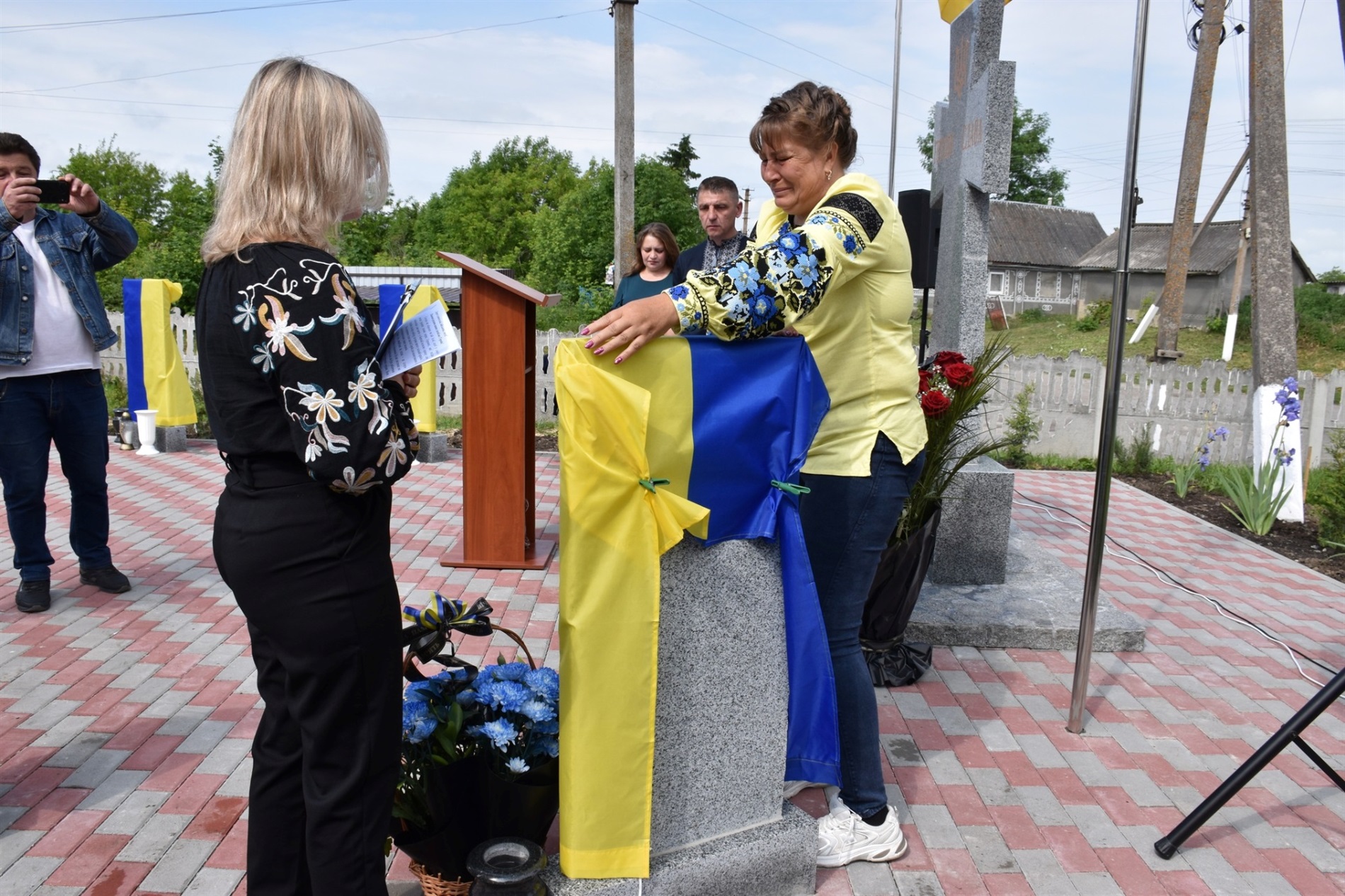 Пам’ять про тих, хто не повернувся: у Григорівці відкрили Алею Героїв