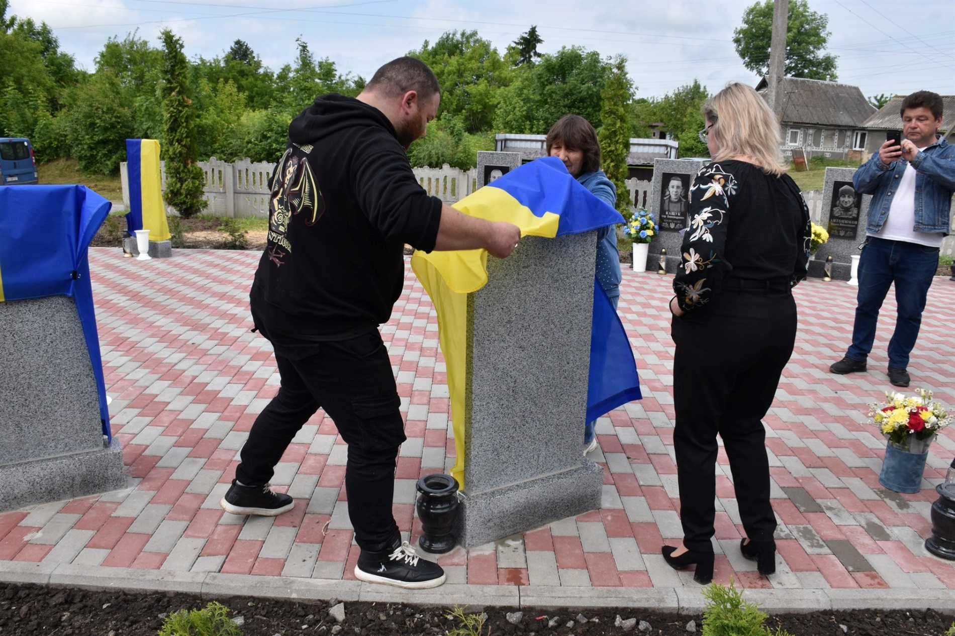 Пам’ять про тих, хто не повернувся: у Григорівці відкрили Алею Героїв