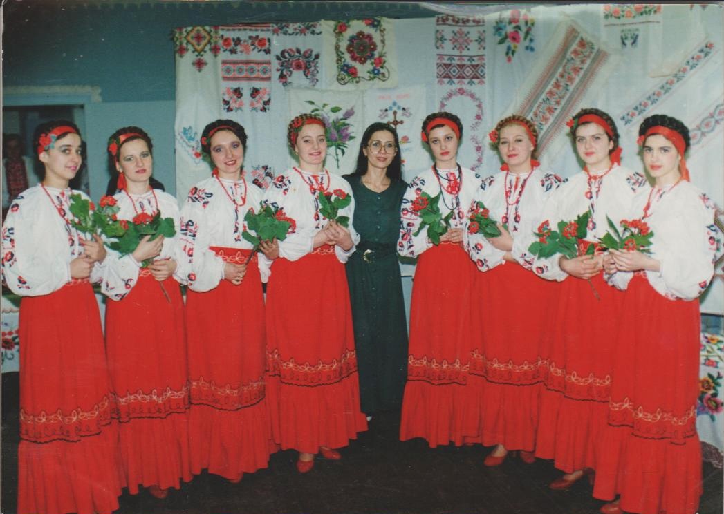 Зразковий танцювальний колектив "Краяночка". Керівник Н.Котлярова, 1996 р.