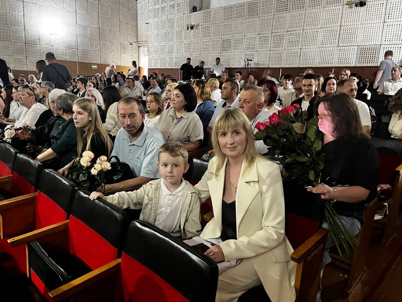 На порозі дорослого життя: у Старокостянтинівській громаді відбулися випускні вечори