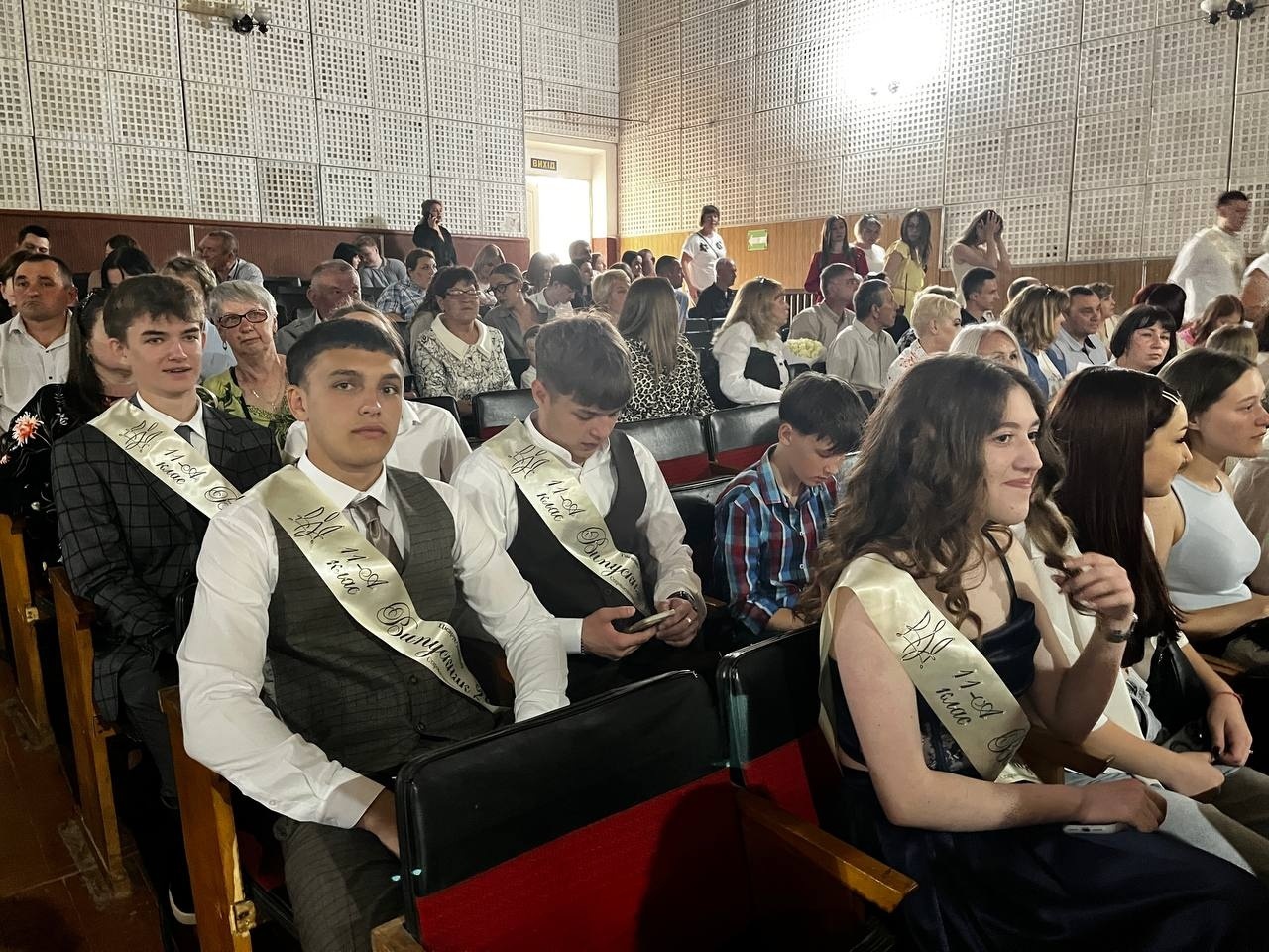 На порозі дорослого життя: у Старокостянтинівській громаді відбулися випускні вечори