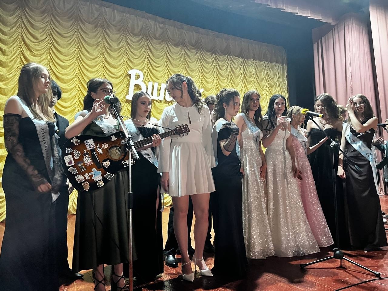 На порозі дорослого життя: у Старокостянтинівській громаді відбулися випускні вечори