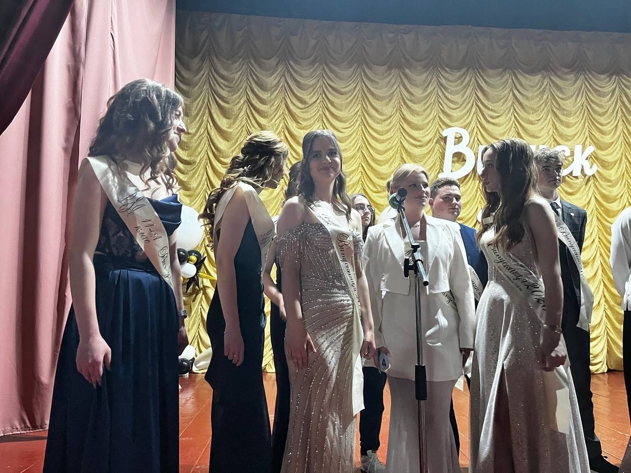 На порозі дорослого життя: у Старокостянтинівській громаді відбулися випускні вечори