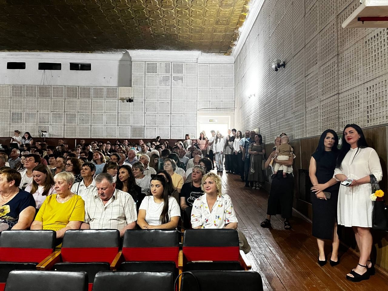 На порозі дорослого життя: у Старокостянтинівській громаді відбулися випускні вечори