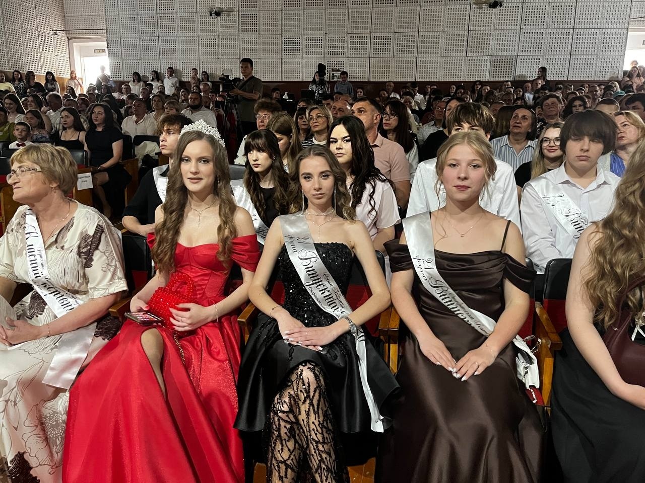 На порозі дорослого життя: у Старокостянтинівській громаді відбулися випускні вечори