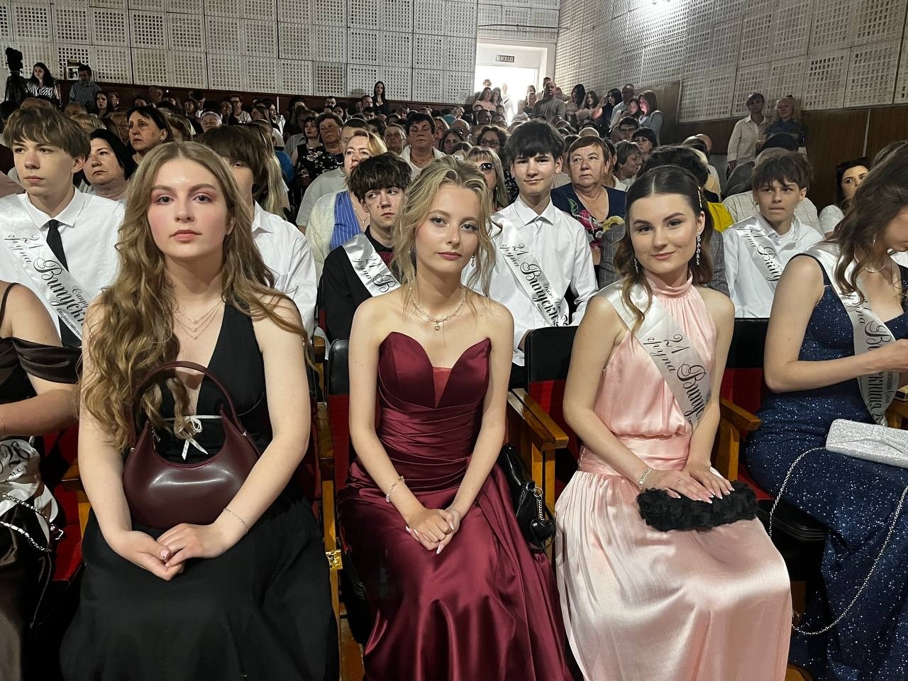 На порозі дорослого життя: у Старокостянтинівській громаді відбулися випускні вечори