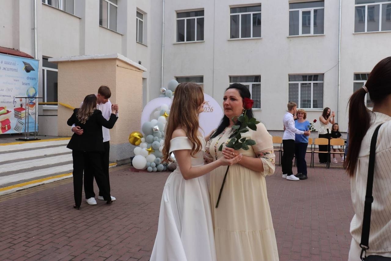 На порозі дорослого життя: у Старокостянтинівській громаді відбулися випускні вечори