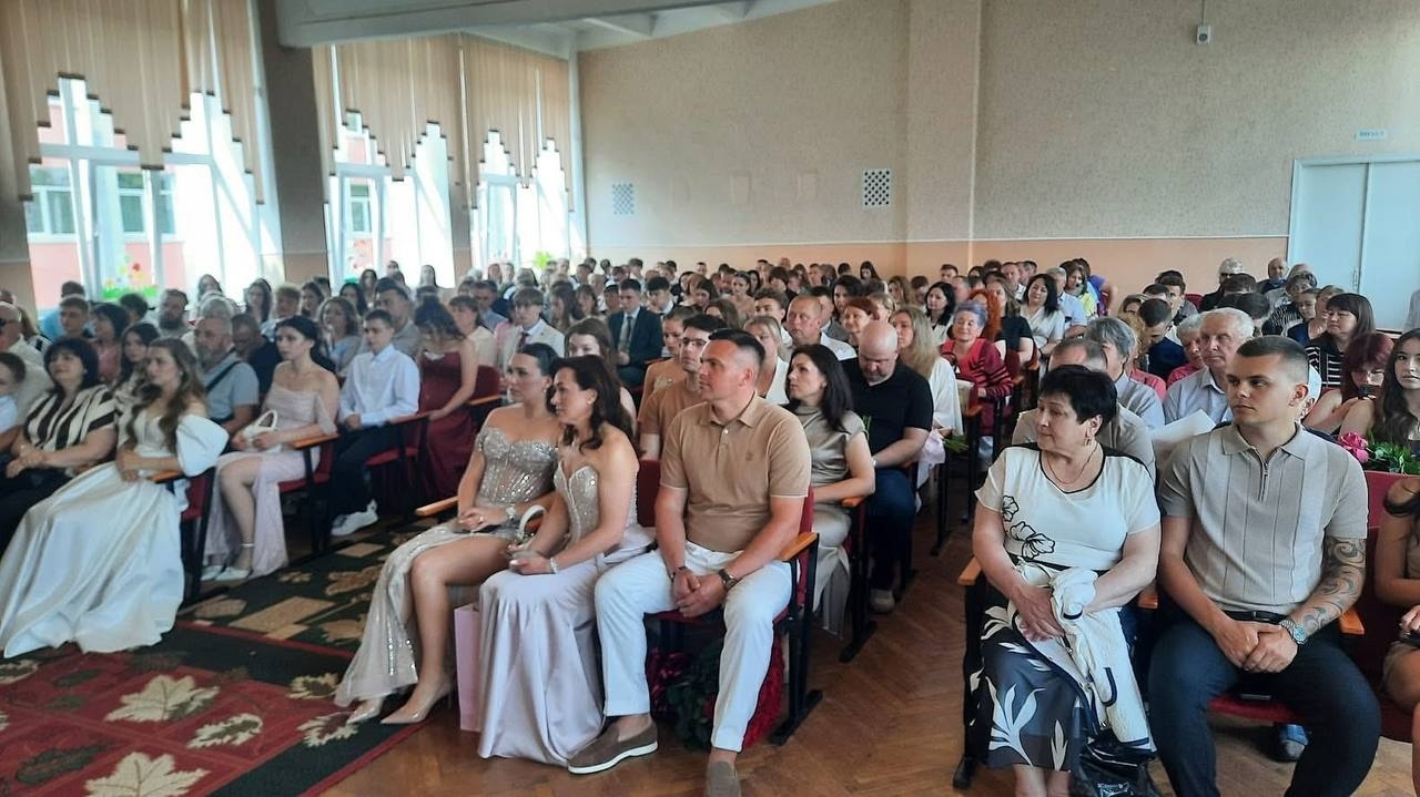 На порозі дорослого життя: у Старокостянтинівській громаді відбулися випускні вечори