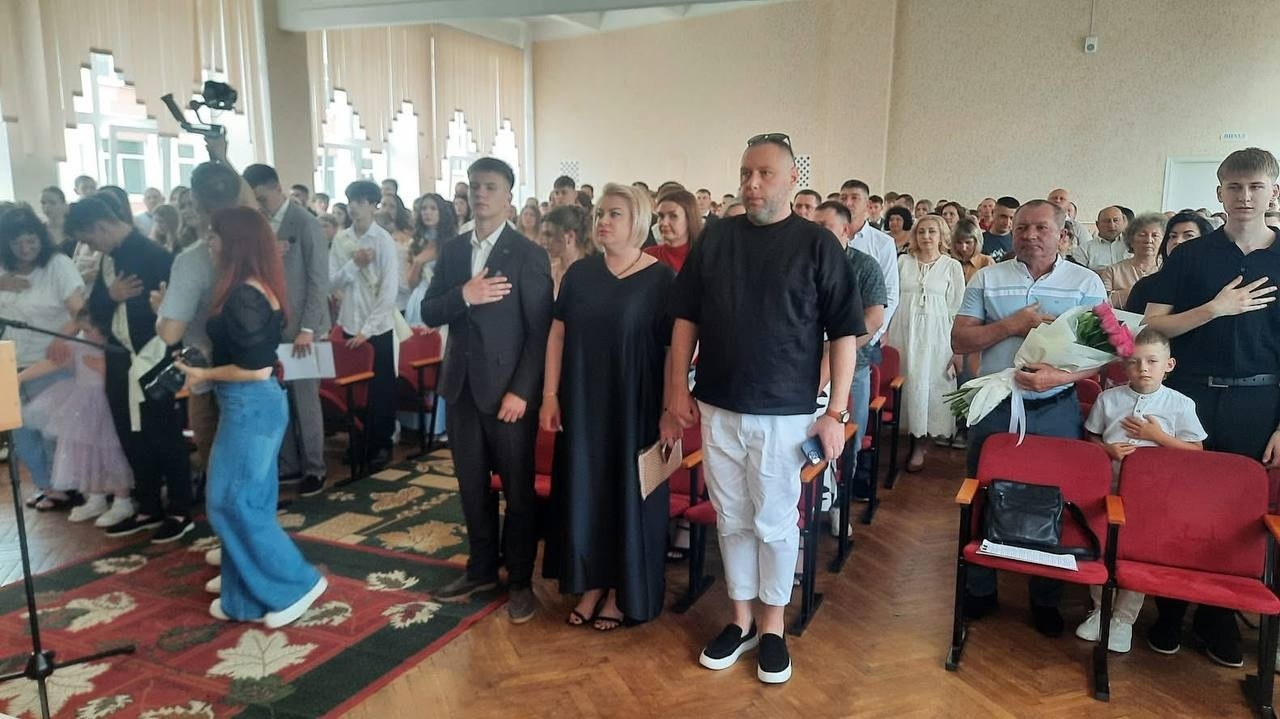 На порозі дорослого життя: у Старокостянтинівській громаді відбулися випускні вечори