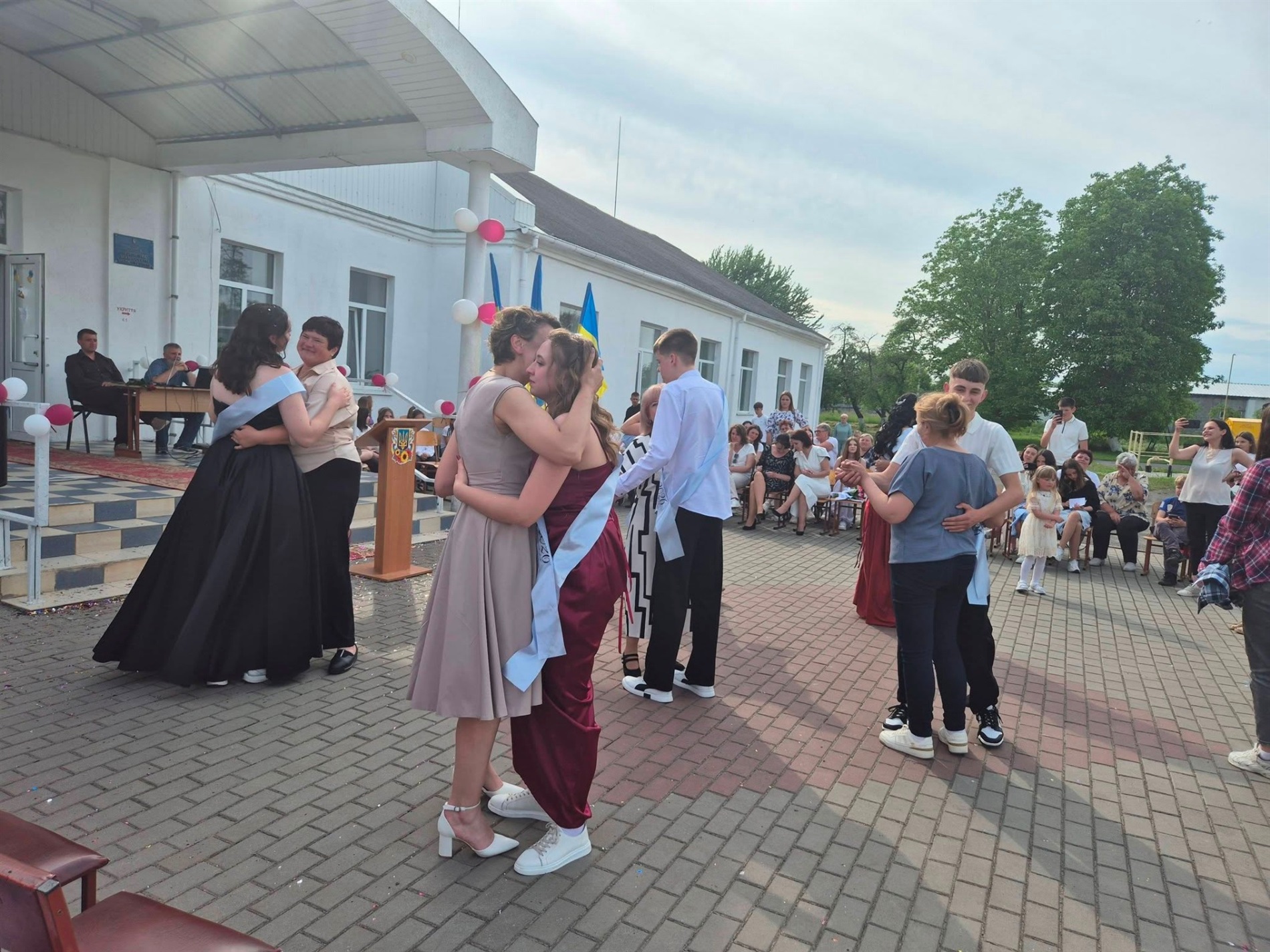 На порозі дорослого життя: у Старокостянтинівській громаді відбулися випускні вечори