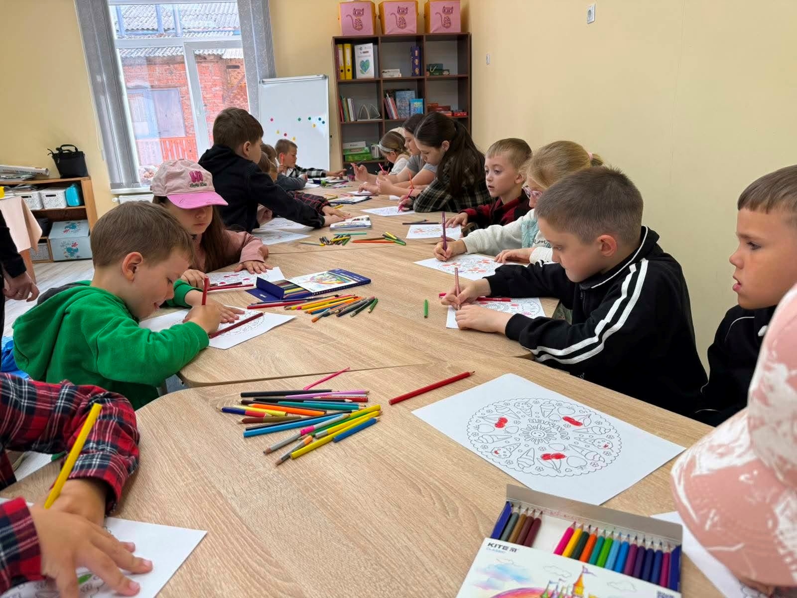 Творчість, що допомагає відновлюватися: у ЦДЮТ триває особливий літній табір для дітей