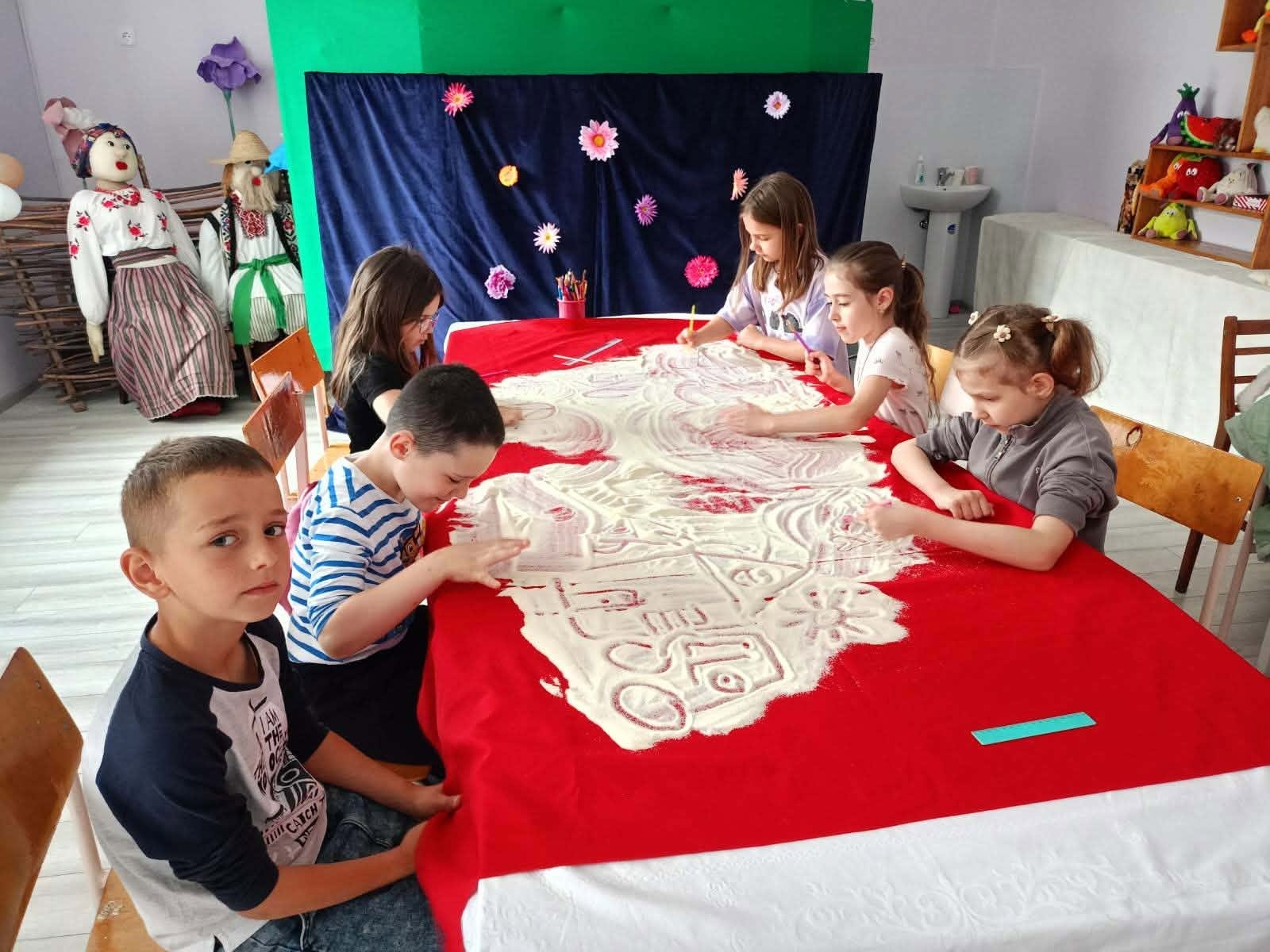 Творчість, що допомагає відновлюватися: у ЦДЮТ триває особливий літній табір для дітей