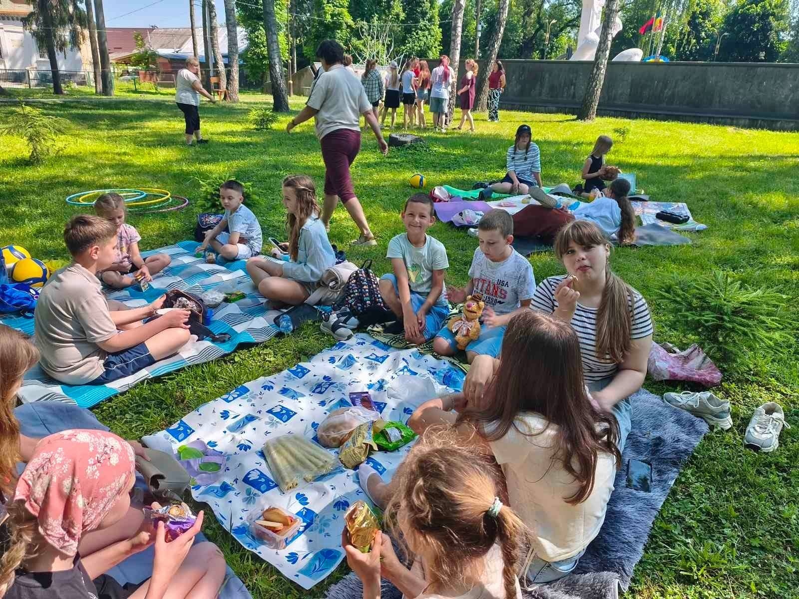 Творчість, що допомагає відновлюватися: у ЦДЮТ триває особливий літній табір для дітей