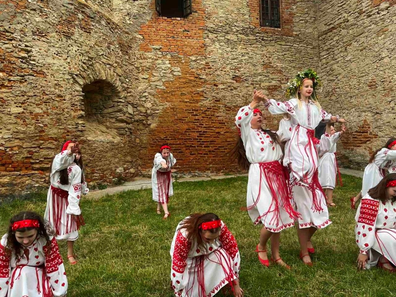 Купальські традиції ожили біля замку князів Острозьких