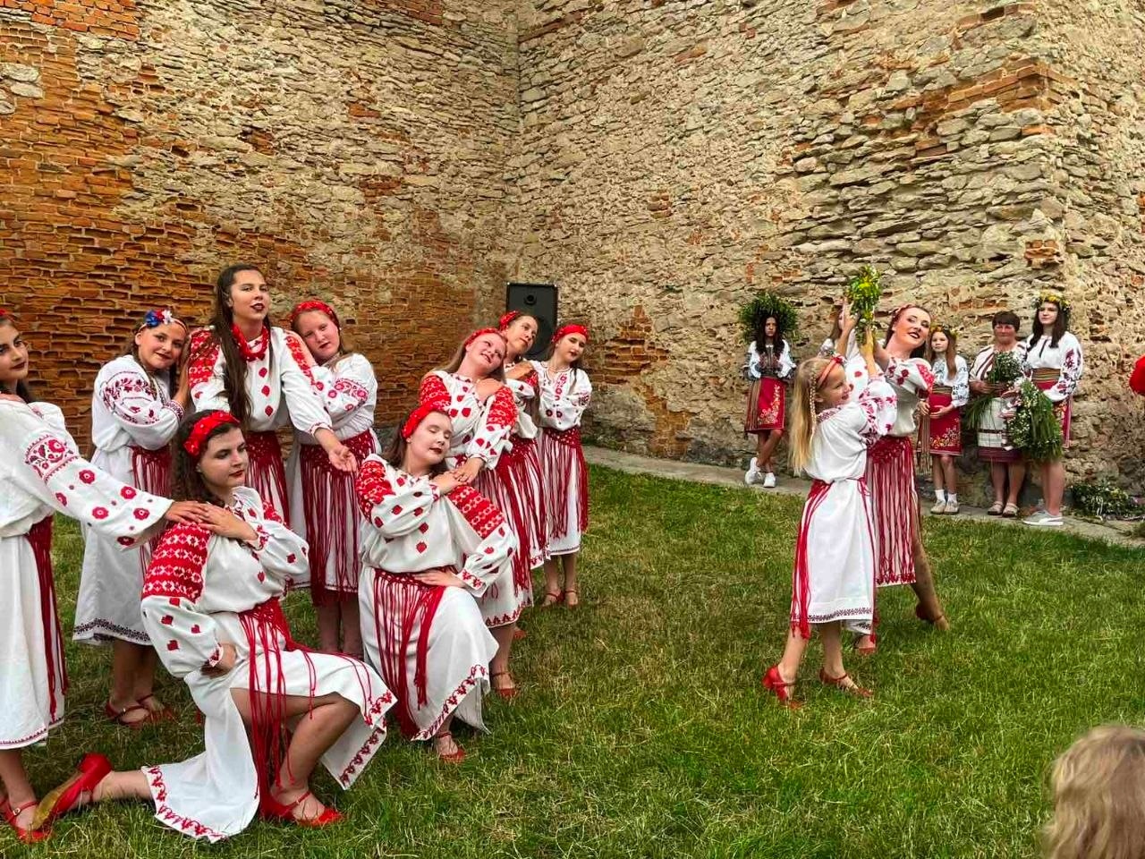 Купальські традиції ожили біля замку князів Острозьких