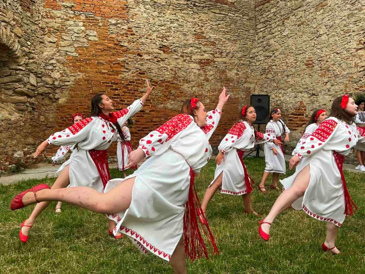 Купальські традиції ожили біля замку князів Острозьких