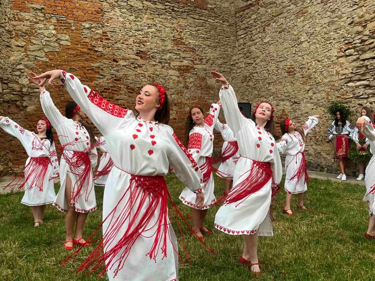 Купальські традиції ожили біля замку князів Острозьких