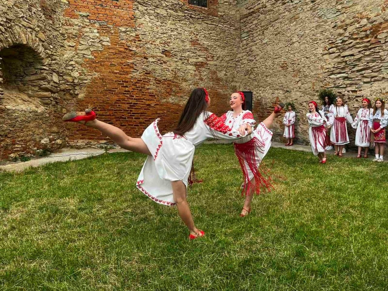 Купальські традиції ожили біля замку князів Острозьких