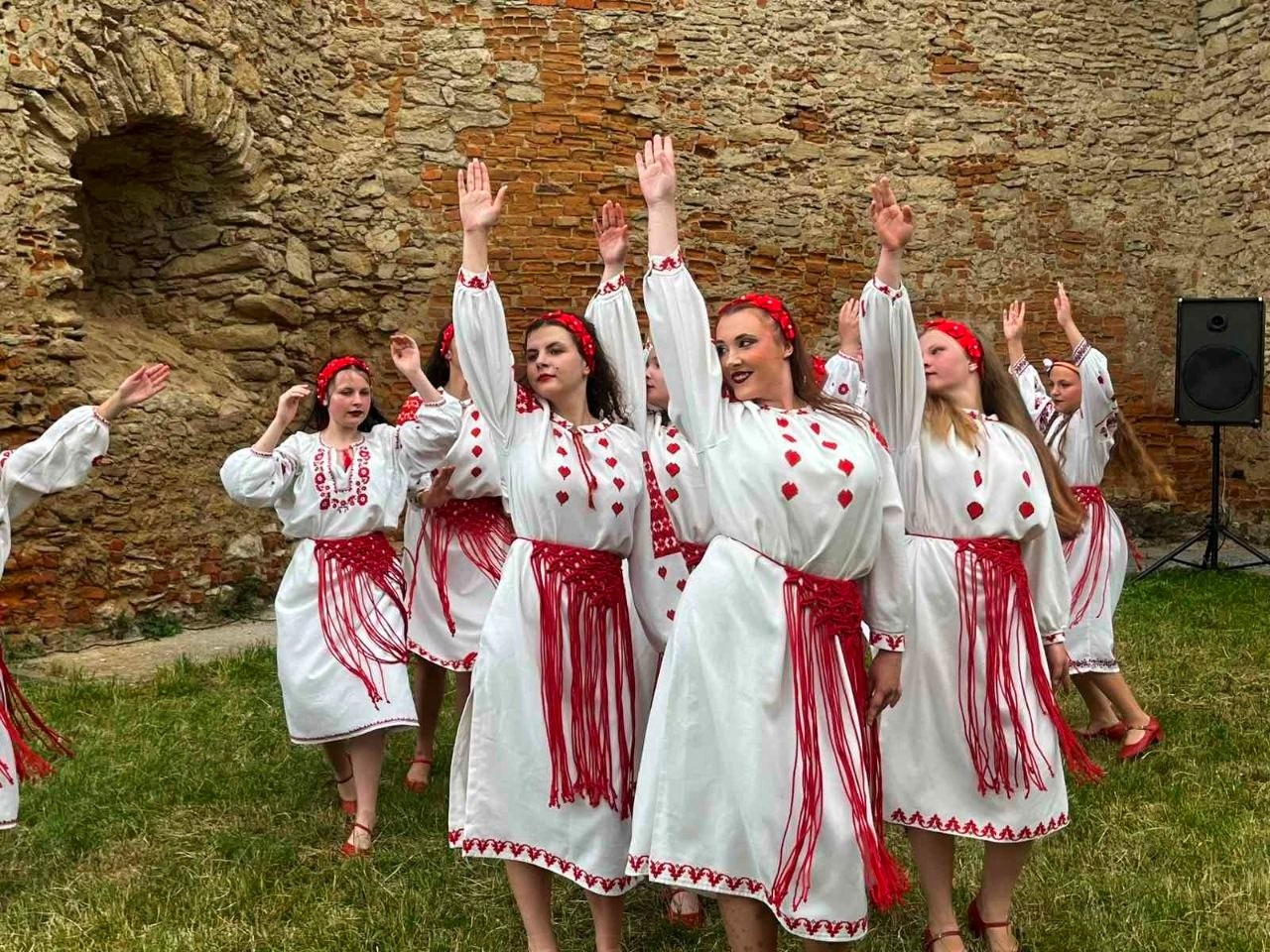 Купальські традиції ожили біля замку князів Острозьких