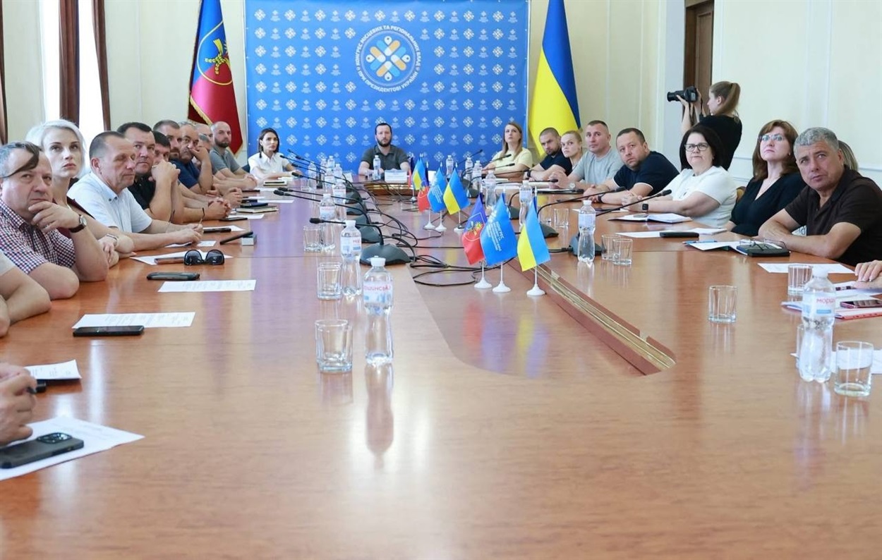 Новини Старокостянтинівщини. Про діалог громад, ремонт електромереж, допомогу та унікальну виставку