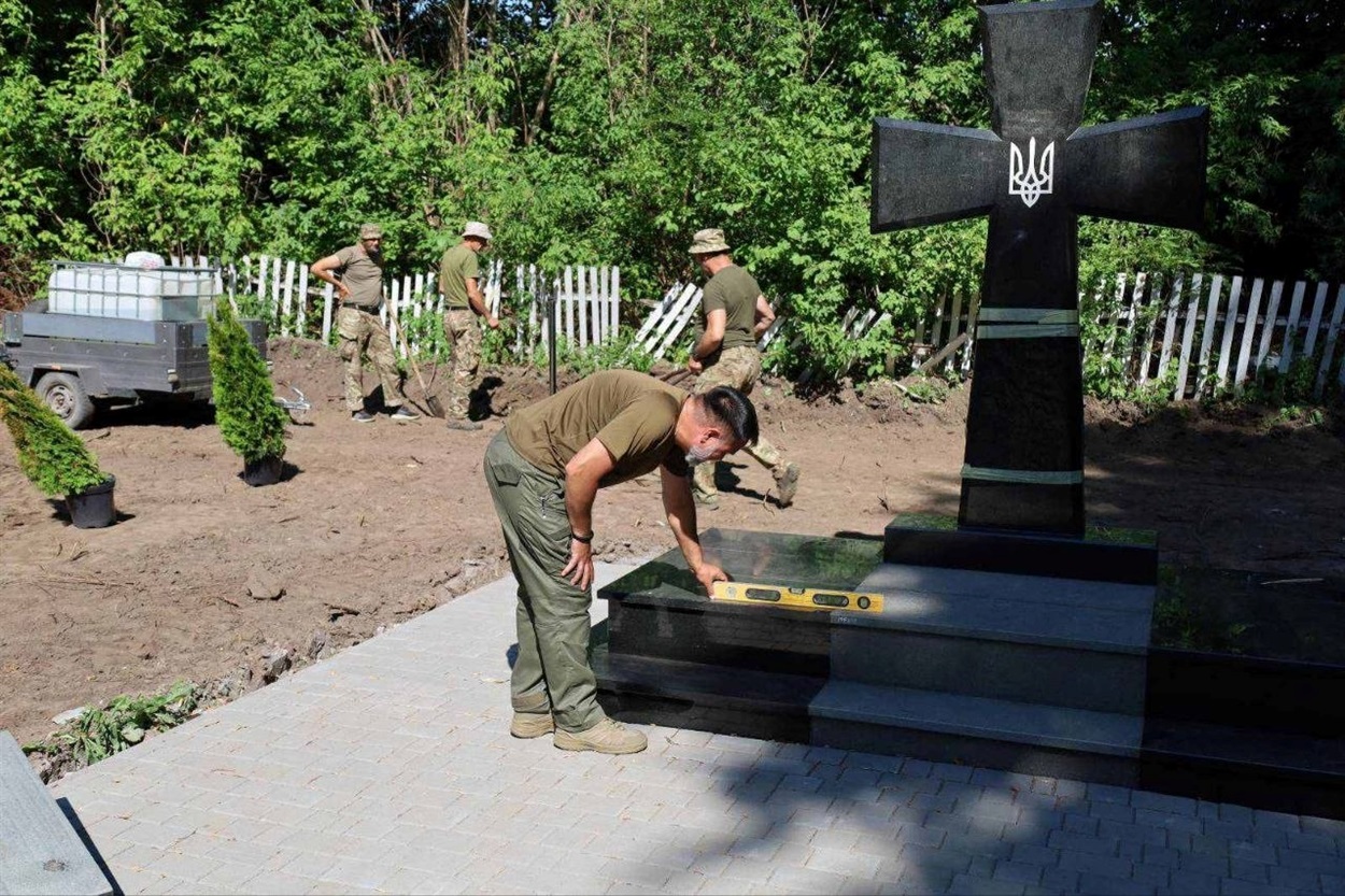 Пам'ять сильніша за час: у Старокостянтинівській громаді створюють меморіал полеглим Героям