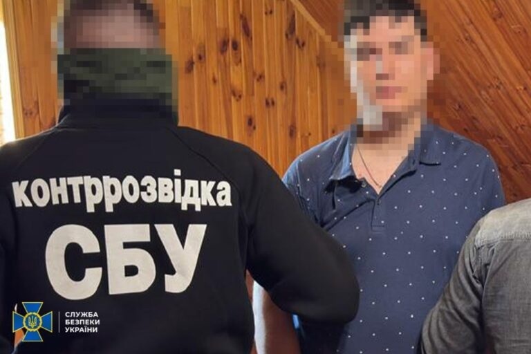 У сусідів: агент ФСБ, «ветеранське містечко», вироки та гучні затримання на Хмельниччині
