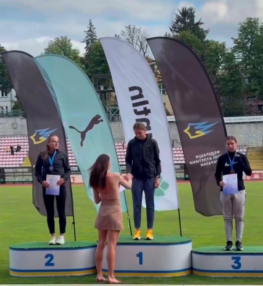 Старокостянтинівські легкоатлети підкорили чемпіонат України: рекорд Тарасюка і командне золото ДЮСШ