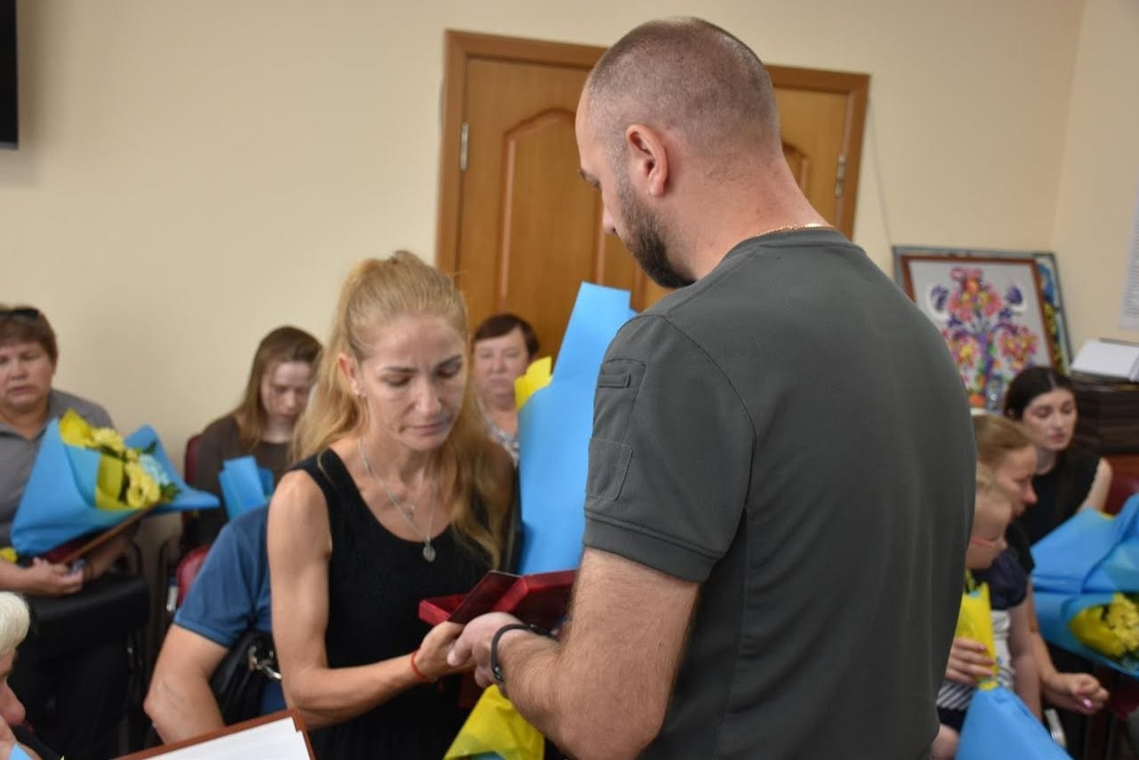 У День Української Державності родинам полеглих Героїв зі Старокостянтинівщини вручили нагороди