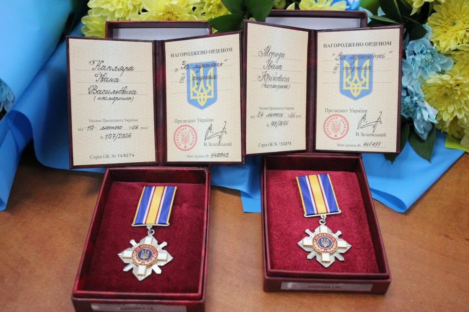 У День Української Державності родинам полеглих Героїв зі Старокостянтинівщини вручили нагороди