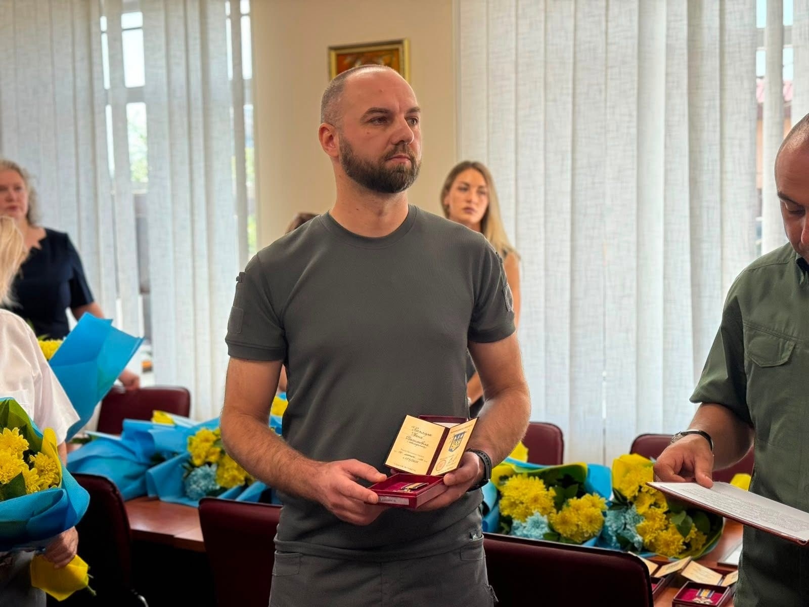 У День Української Державності родинам полеглих Героїв зі Старокостянтинівщини вручили нагороди