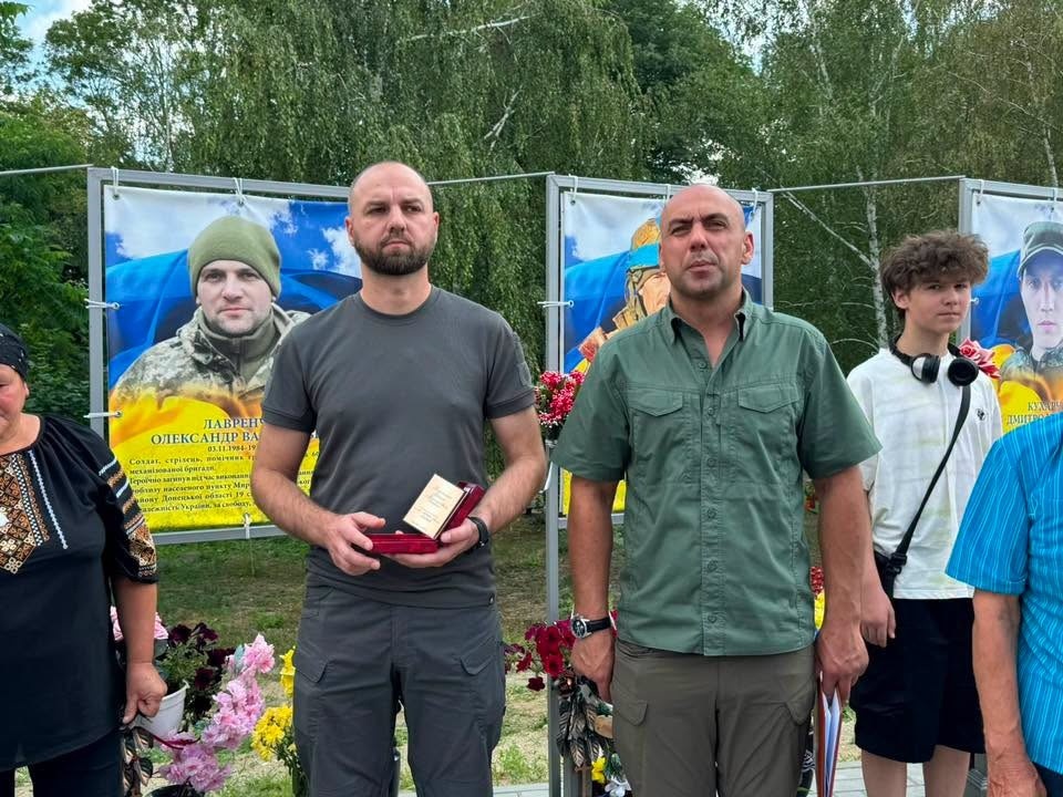 У День Української Державності родинам полеглих Героїв зі Старокостянтинівщини вручили нагороди