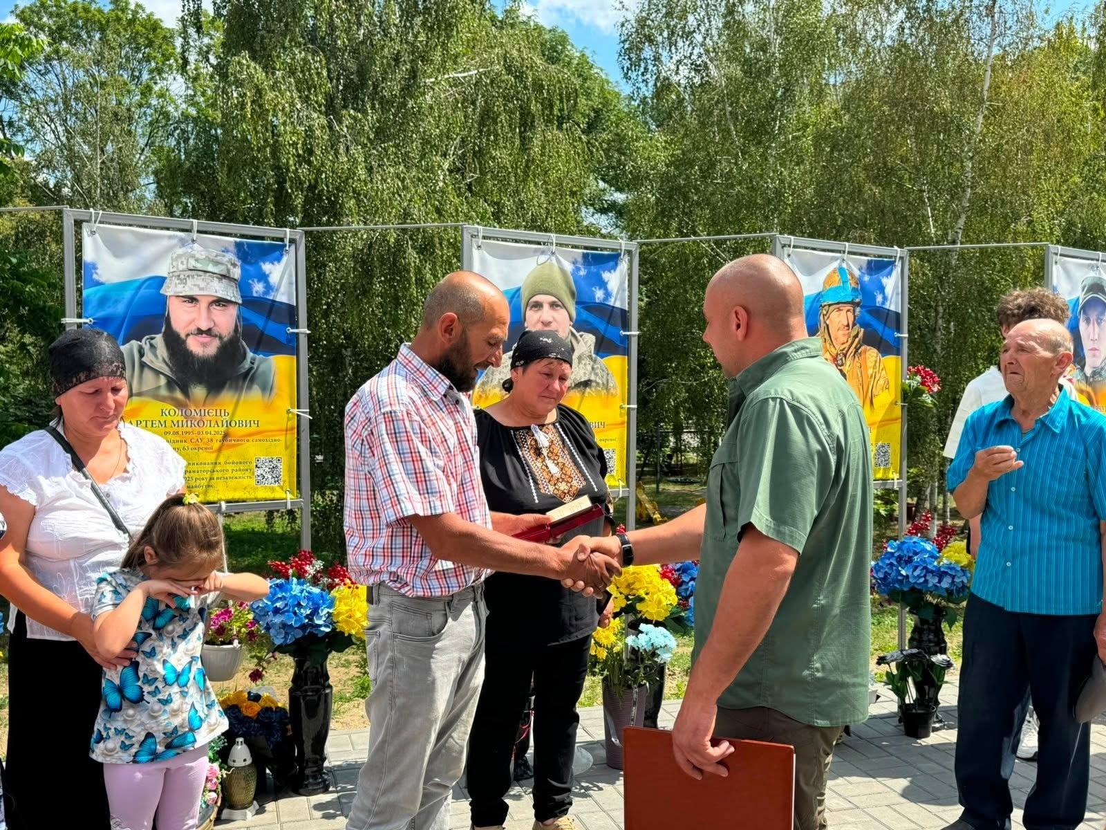 У День Української Державності родинам полеглих Героїв зі Старокостянтинівщини вручили нагороди