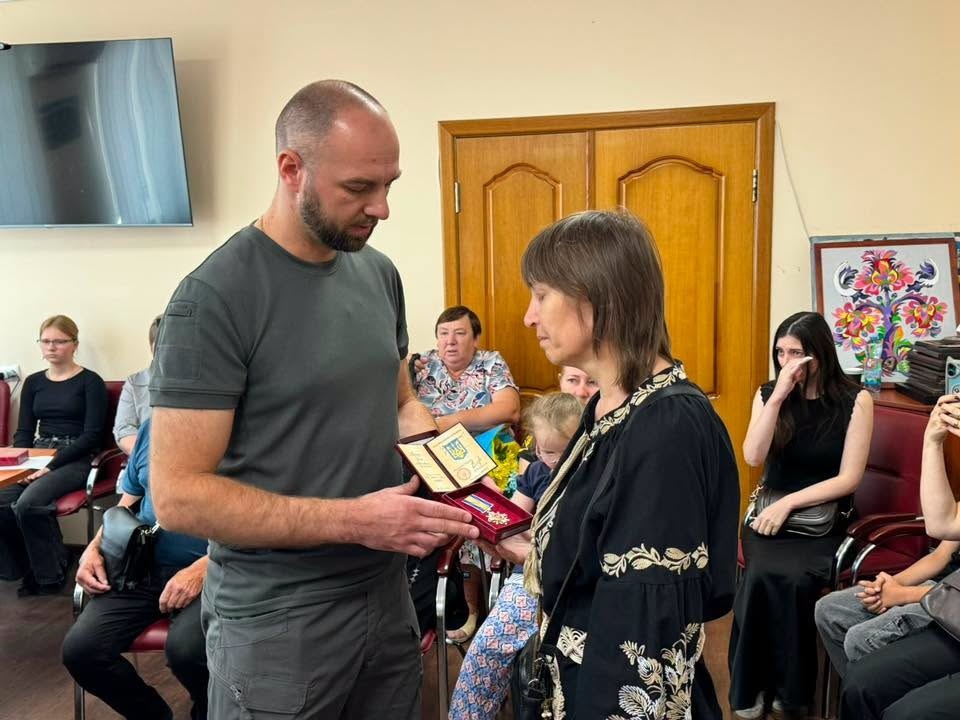 У День Української Державності родинам полеглих Героїв зі Старокостянтинівщини вручили нагороди