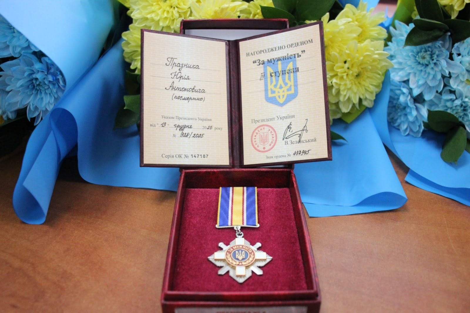 У День Української Державності родинам полеглих Героїв зі Старокостянтинівщини вручили нагороди