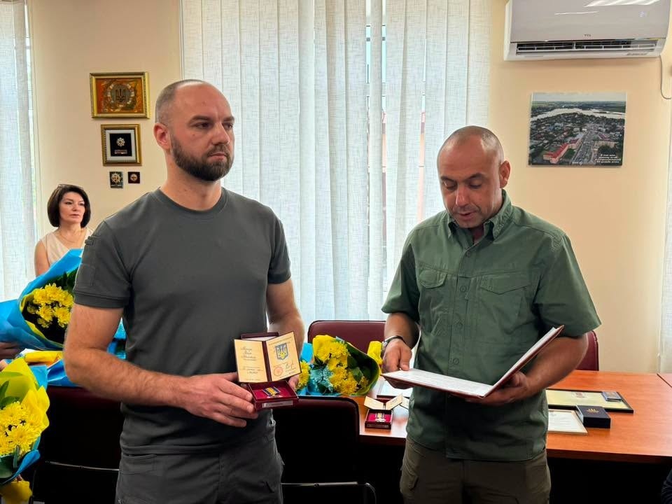 У День Української Державності родинам полеглих Героїв зі Старокостянтинівщини вручили нагороди