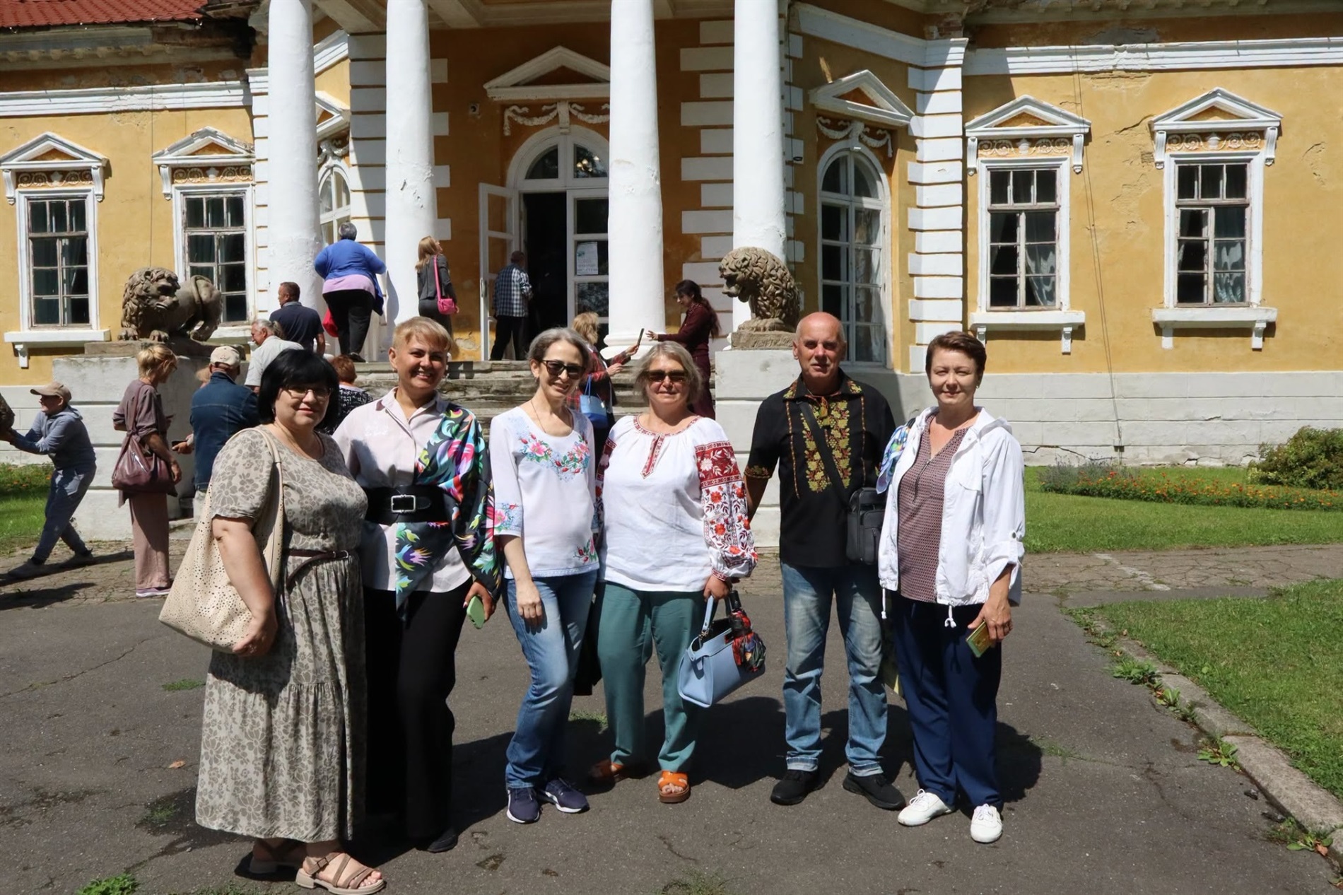 У Самчиках відкрили Всеукраїнську виставку самчиківського розпису пам'яті Олександра Пажимського