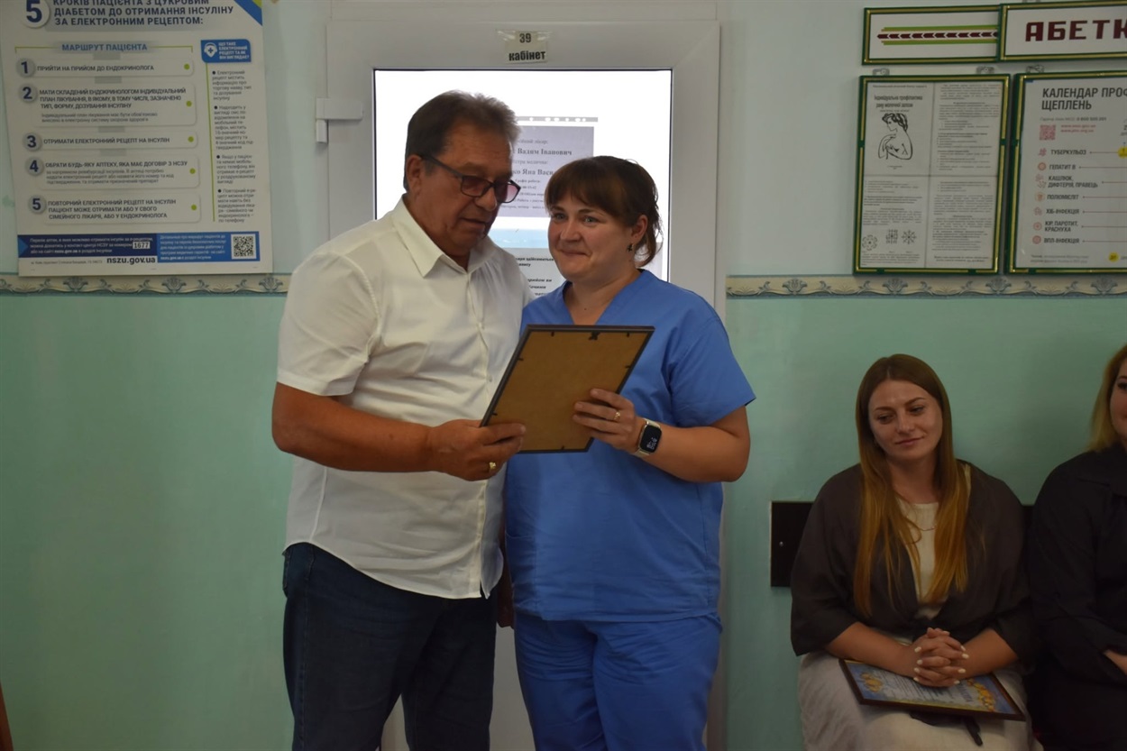 Дяка за порятунок: у Старокостянтинівській громаді привітали медиків